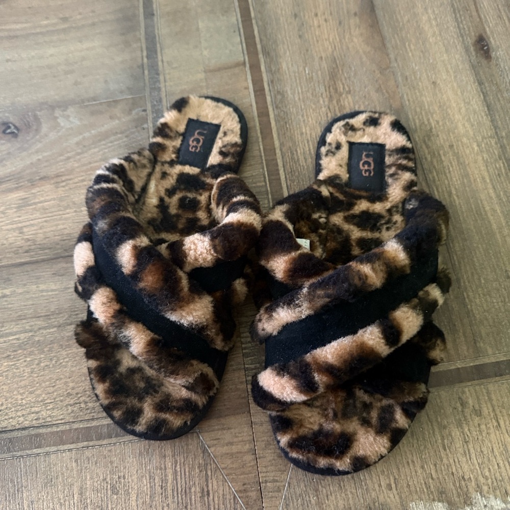 Women’s Ugg slide slippers